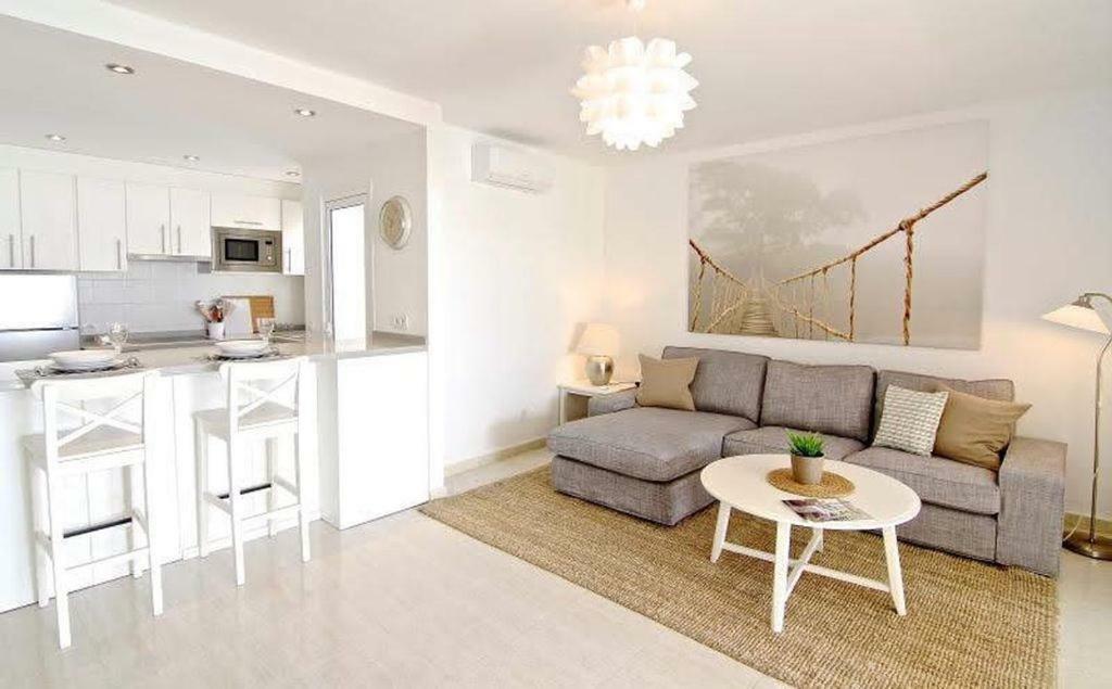 Daire Ground Floor With Private Garden, Charcos *